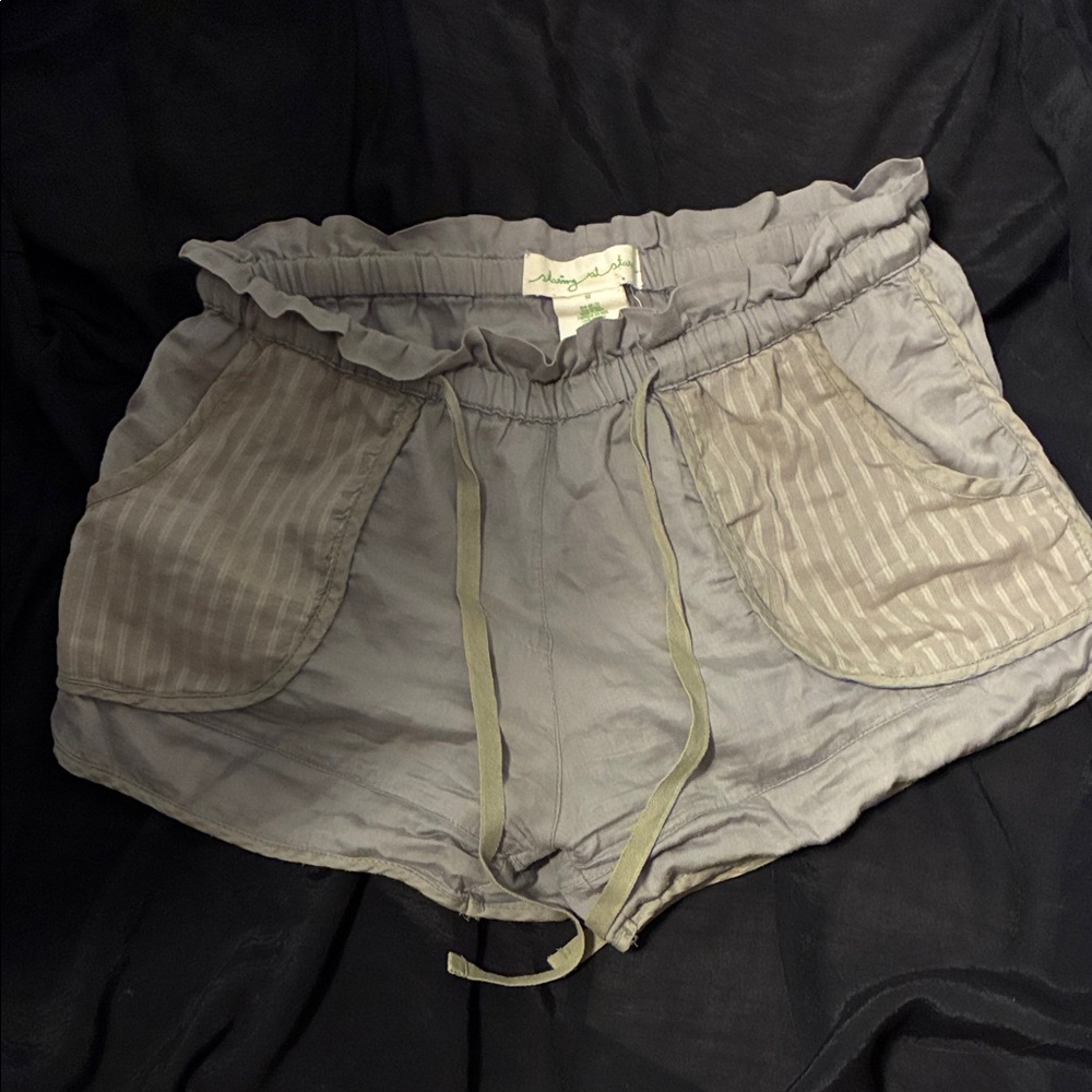 Staring at Stars M light green comfy shorts